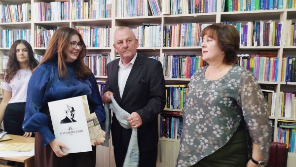 ЗАИСТА ЈЕ ЧАСТ ДОБИТИ МАТИЋЕВ ШАЛ: Ања Давидовић (26) из Београда, добитница ћупријске књижевне награде ЗАИСТА ЈЕ ЧАСТ ДОБИТИ МАТИЋЕВ ШАЛ: Ања Давидовић (26) из Београда, добитница ћупријске књижевне награде