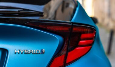 Auto-industrija ulaže milijarde u hibride, ali emisije ugljen-dioksida ne padaju: Gde je problem?