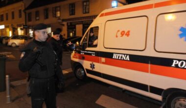 Auto sleteo s puta, završio pod tribinama stadiona, dvoje povređenih