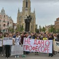 BLOG Veliki broj građana na protestu zbog otkaza profesorima u Jovinoj gimnaziji: Đaci pevali himnu