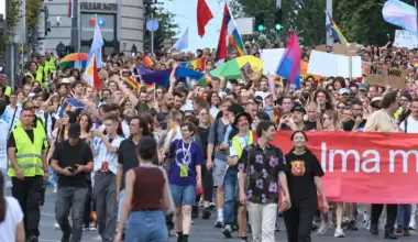 (BLOG) Završena Prajd šetnja nakon manjih incidenata, za kraj muzički program u parku Manjež