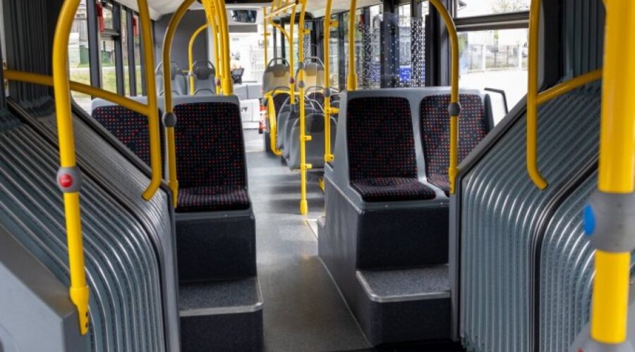BUS SAMO ZA MIGRANTE: U Italiji bura oko besplatnog prevoza za đake
