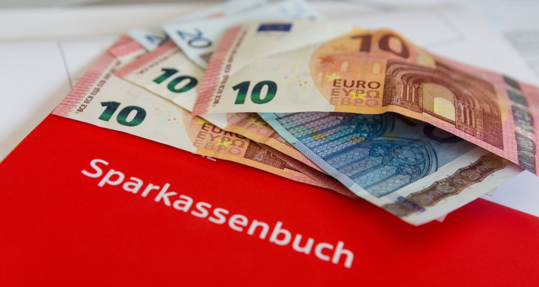 bankar-osumnjicen-da-je-praznio-racune-mrtvih-klijenata bankar-osumnjicen-da-je-praznio-racune-mrtvih-klijenata