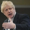 Bivši britanski premijer Boris Džonson izbegao opasnost u Ukrajini: Ruski dron pogodio voz iza njegovog
