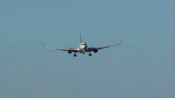 БОИНГ 767 ИЗЛЕТЕО СА ПИСТЕ, ПА НАСТАО ХАОС: Ужас у Мајамију, избио велики пожар, дим прогутао град БОИНГ 767 ИЗЛЕТЕО СА ПИСТЕ, ПА НАСТАО ХАОС: Ужас у Мајамију, избио велики пожар, дим прогутао град