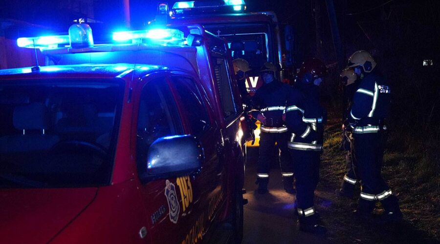 Buknuo požar u centru Beograda: Gori garaža na Obilićevom vencu, vatra krenula od automobila