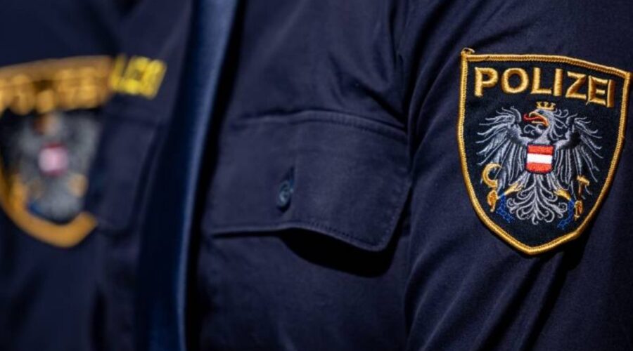 DANONOĆNO GA NADZIRE 20 POLICAJACA: Tinejdžer (16) koji je dva puta osuđivan za planiranje terorističkih napada pušten na slobodu!