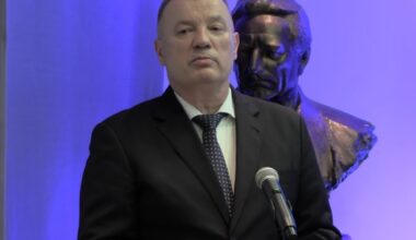 DIVLJAO ZA VOLANOM SA 1,42 PROMILA: Pijani hrvatski general se zakucao u dva automobila i teško povredio ženu!