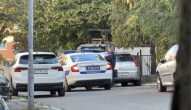 DRAMA NA ZVEZDARI: Bačena bomba na porodičnu kuću, kamera snimila napadača, policija traga za njim!