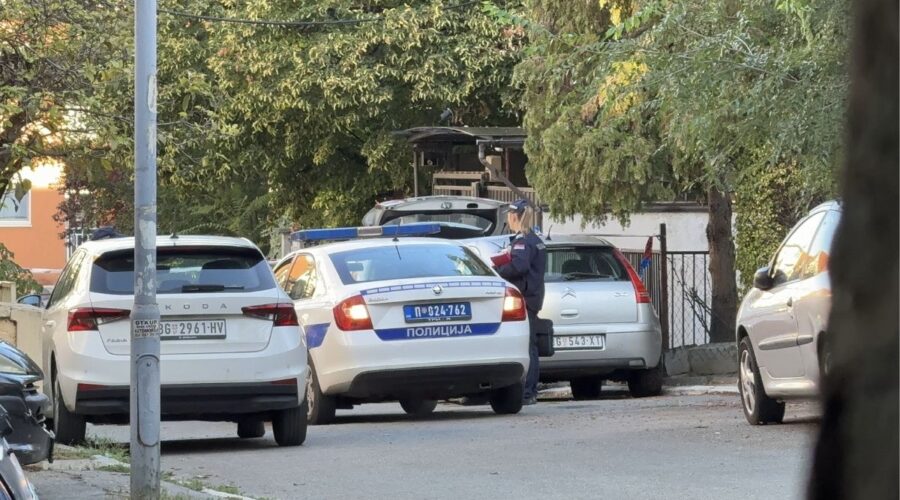 DRAMA NA ZVEZDARI: Bačena bomba na porodičnu kuću, kamera snimila napadača, policija traga za njim!