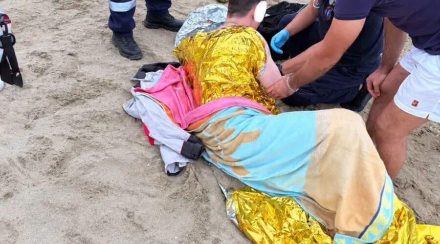 DRAMA U GRČKOJ: Srbin (29) bez svesti i pulsa izvučen iz mora, život mu spasio vlasnik bara!
