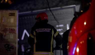 DRAMATIČNA NOĆ U NOVOM SADU: Vatrogasci iz zgrade u Ulici Vuka Karadžića evakuisali 32 stanara! (VIDEO)