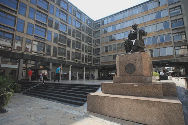 Dekan Filozofskog Sinani: Bar deo motiva napada potekao iz atmosfere nasilja