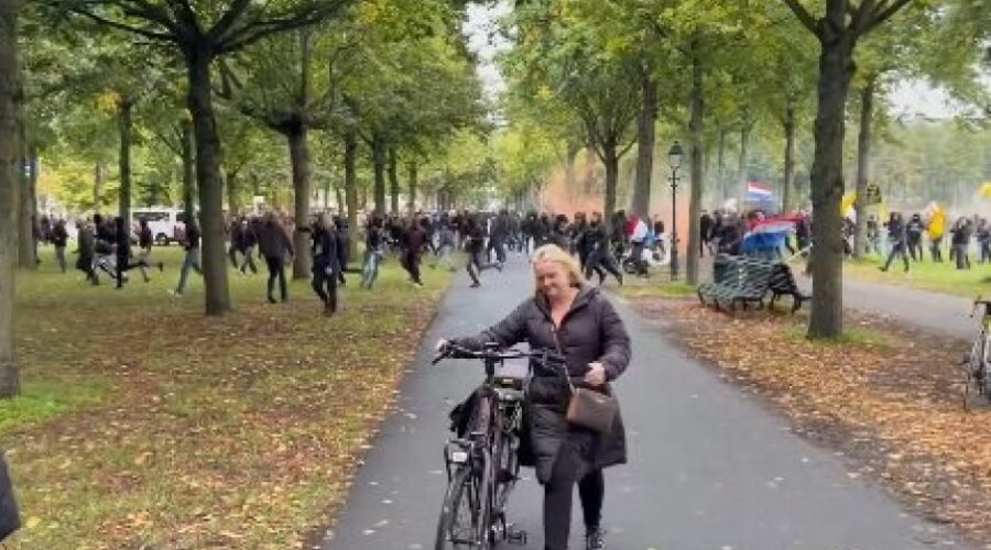 Demonstranti napali policiju, uvedeno vanredno stanje