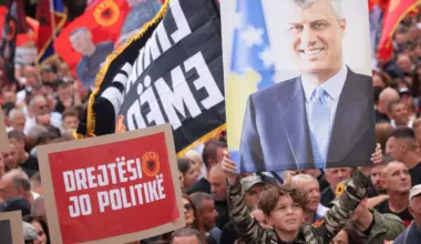 Desetine hiljada ljudi u Prištini pred presudu liderima OVK u Hagu, optuženim za ratne zločine