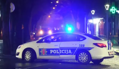 Detalji nesreće kod Mojkovca: Autobus pun osnovaca se zakucao u stenu koja se obrušila na magistralu, ima povređenih