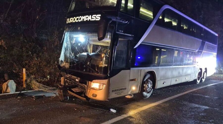 Detalji nesreće u Crnoj Gori: Srpski vozač (52) vraćao đake sa ekskurzije, pa udario u stenu, 5 povređenih