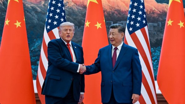 ДОНАЛД ТРАМП УКАЗУЈЕ СИЈУ ПОСЕБНУ ЧАСТ: Амерички председник ће дочекати кинеског колегу на почетку посете ДОНАЛД ТРАМП УКАЗУЈЕ СИЈУ ПОСЕБНУ ЧАСТ: Амерички председник ће дочекати кинеског колегу на почетку посете