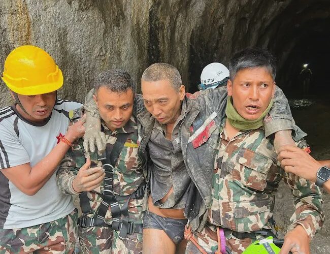 Dve osobe spasene iz ruševina 10 dana posle poplava u Nepalu