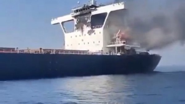ПОГИНУО ЧЛАН ПОСАДЕ У НАПАДУ НА БРОД БЛИЗУ МУСАНДАМА: Евакуисано 27 чланова посаде (ВИДЕО)