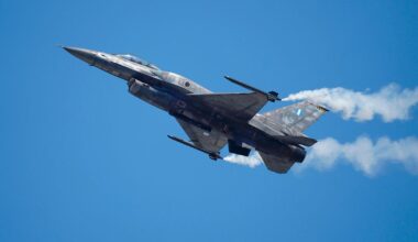 F-16 se srušio i zapalio tokom vežbe u Mičigenu: Sprovedena evakuacija zbog “opasnog hemijskog izlivanja”