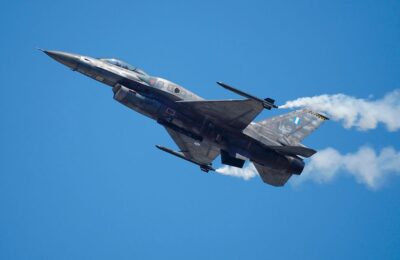 F-16 se srušio i zapalio tokom vežbe u Mičigenu: Sprovedena evakuacija zbog “opasnog hemijskog izlivanja”
