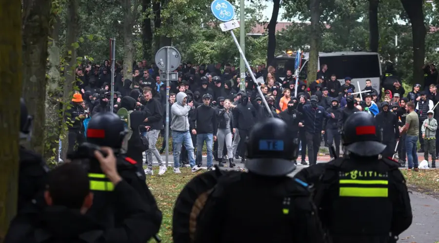 (FOTO) Holandska policija rasturila nasilne ekstremno desničarske demonstracije u Hagu