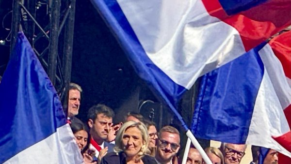 ФРАНЦУЗИ НАПРЕД - ОСТАЛИ СТОЈ! Контроверзна мера крајње деснице о националној преференци узбуркала француску јавност ФРАНЦУЗИ НАПРЕД - ОСТАЛИ СТОЈ! Контроверзна мера крајње деснице о националној преференци узбуркала француску јавност