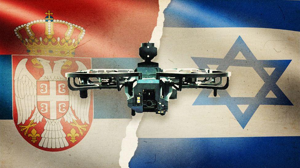 Zastava Srbije i Izraela između kojih je dron 