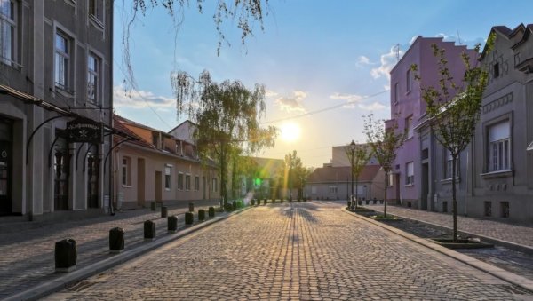 УМЕТНОШЋУ ОЖИВЉАВАЈУ КУЛТУРНО НАСЛЕЂЕ: Фестивал 4 Крајцаре у Аламшком крају у Новом Саду од 11. до 13. септембра УМЕТНОШЋУ ОЖИВЉАВАЈУ КУЛТУРНО НАСЛЕЂЕ: Фестивал 4 Крајцаре у Аламшком крају у Новом Саду од 11. до 13. септембра