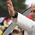 (Foto) Newsmax Balkans u Parizu, papa služi misu pred 700.000 vernika: "Najmasovniji skup katolika u Francuskoj"