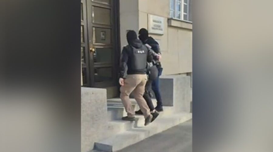 (Foto) Ovo su lica sa poternica koja su se skrivala u Srbiji Srbin pucao na policiju držeći dete kao štit, Mađar osumnjičen da je uradio ovo
