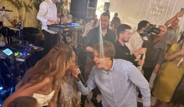 (Foto) Prija plesala sa malim Aleksandrom dok je Jakov pevao “Ja volim”, a onda je Aco Pejović ukrstio glas sa mlađim kolegom i svi su poskakali