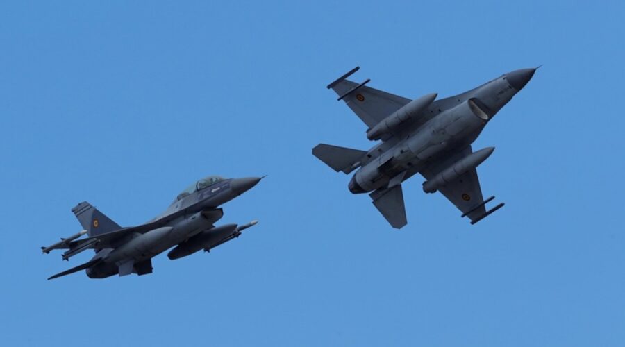 (Foto) Srušio se moćni američki F-16! Drama u blizini granice sa Kanadom: Evakuisani su svi stanovnici u krugu od kilometar i po od mesta nesreće