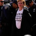 (Foto) Uhapšeno najmanje 30 ljudi tokom protesta u Njujorku protiv Izraela, među njima glumica Suzan Sarandon