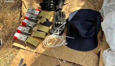 (Foto) krvavi pištolji, municija,: Tablete… Hitno se oglasila policije Crne Gore, evo šta je pronađeno kod Rusa osumnjičenog za trostruko ubistvo: Hladnokrvno likvidirao trojicu, pa ukrao ovo