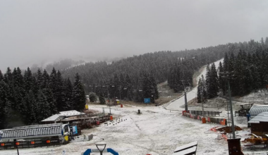 (Foto, video) Kopaonik i Golija pod snegom: Pada od juče, predviđaju se snežne epizode narednih dana – moguće do čak 50 cm snega
