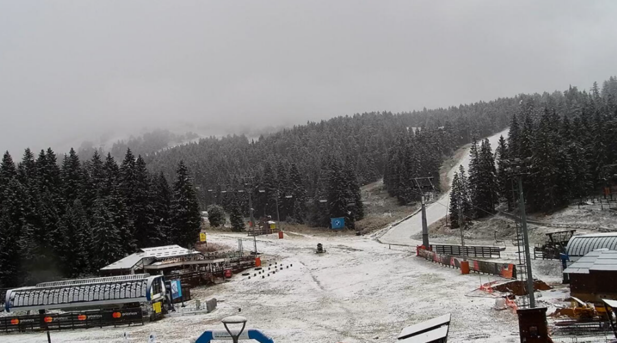 (Foto, video) Kopaonik i Golija pod snegom: Pada od juče, predviđaju se snežne epizode narednih dana – moguće do čak 50 cm snega
