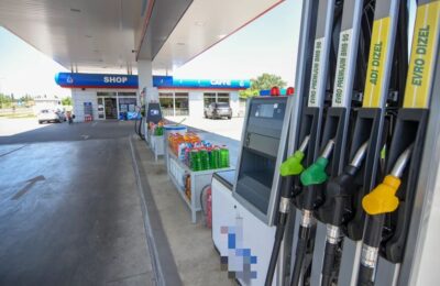 GORIVO U SRBIJI PONOVO POSKUPELO: Cena dizela i benzina skočila za dva dinara po litru!