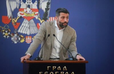 KRENI–PROMENI TRAŽI SMENU ŠAPIĆA: Predali zahtev za vanrednu sednicu nakon napada u kojem je odbornici polomljen nos i deo vilice!