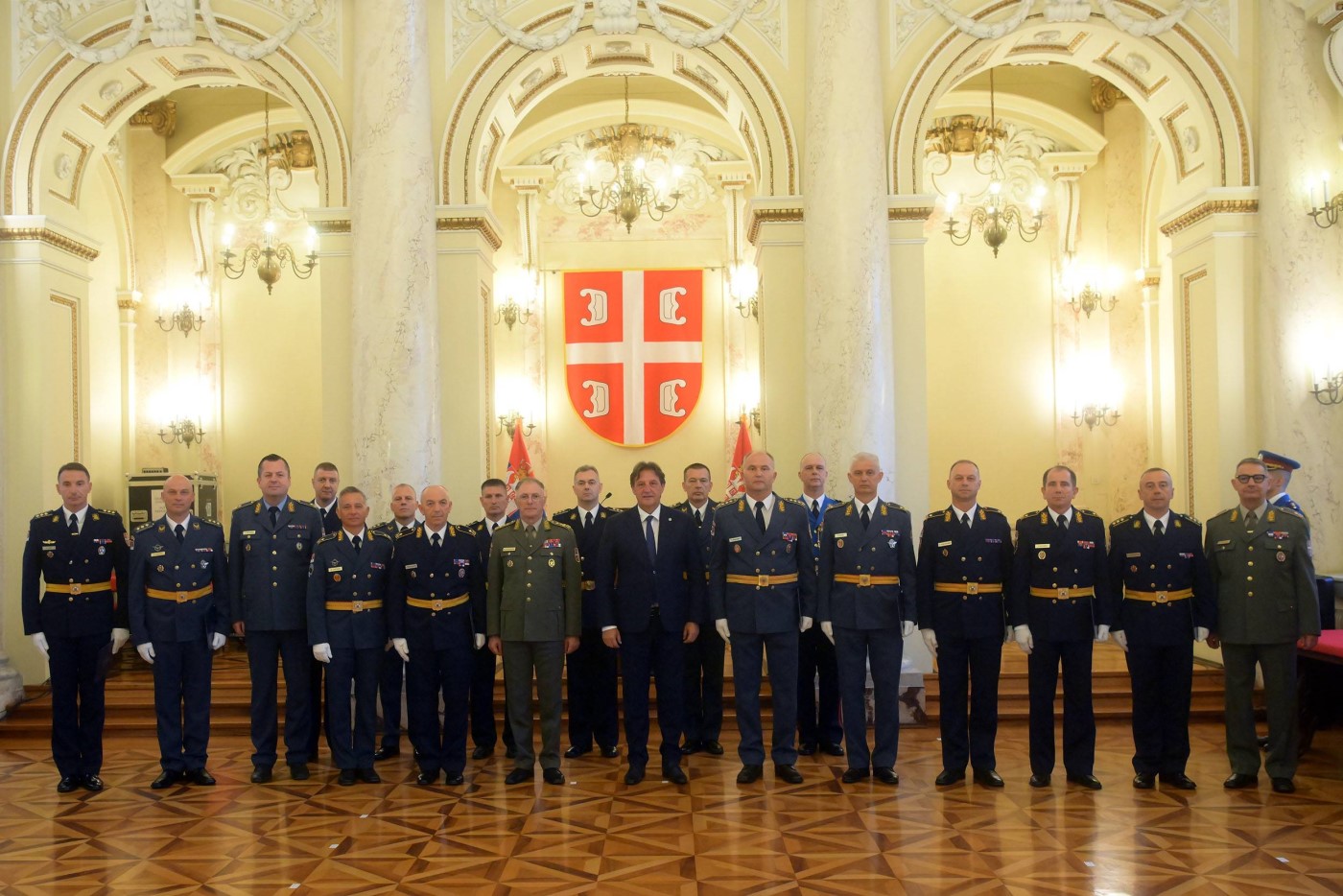 generali-u-korak-sa-vucicem:-aleksandar-radic-u-novom-nedeljniku generali-u-korak-sa-vucicem:-aleksandar-radic-u-novom-nedeljniku