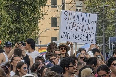 Glavni transparent na Prajdu u Beogradu – “studenti pobeđuju”; Okupilo se 2.000 ljudi FOTO
