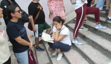 Građani satima čekaju da podrže studentsku listu: “Stojimo jer studenti su naša budućnost”
