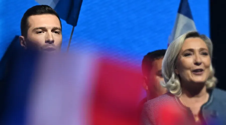 Guja u nedrima Marin Le Pen