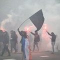 Haos u Hagu se nastavlja: Protest desnice prerastao u nasilje, policija interveniše
