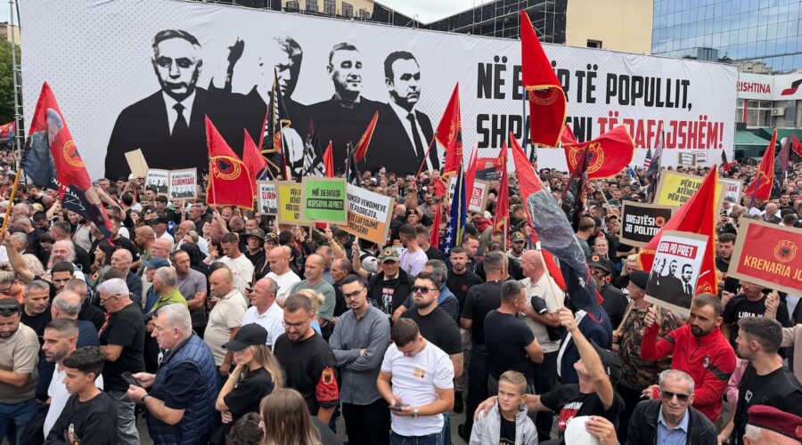 Haška suđenja, Beograd, Priština i suprotno značenje „Ne u moje ime“ | Srpska dijaspora