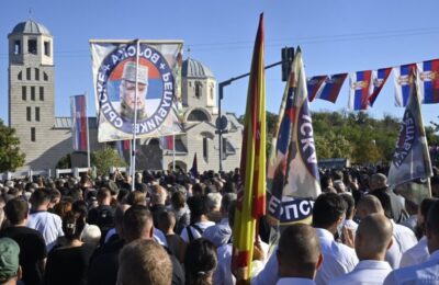 Hiljade građana na ispraćaju Ratka Mladića (VIDEO)