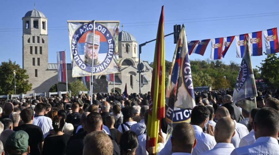 Hiljade građana na ispraćaju Ratka Mladića (VIDEO)