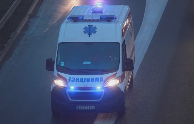 Hitna pomoć: Dve osobe teško povređene u dve saobraćajne nezgode u Beogradu
