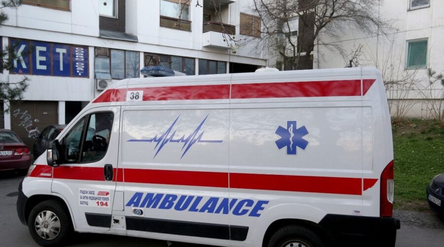 INCIDENT U ŠKOLI U TUZLI: Devojčica povredila dve vršnjakinje hladnim oružjem, obe prevezene u UKC Tuzla!